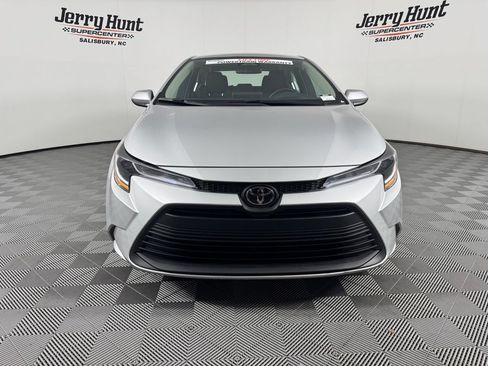Used 2025 Toyota Corolla LE w/ Convenience Package FWD image 4