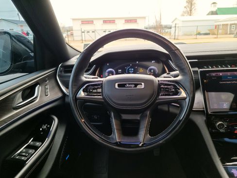 Used 2021 Jeep Grand Cherokee L Overland w/ Advanced Protech Group III image 10