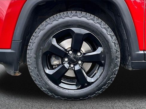 Used 2018 Jeep Compass Latitude image 30