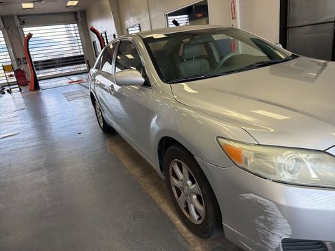 Used 2010 Toyota Camry LE FWD image 1