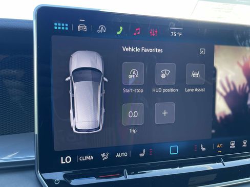New 2026 Volkswagen Tiguan SE R-Line FWD image 26
