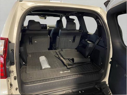 Used 2022 Lexus GX 460 Premium image 24