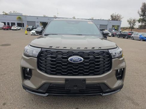 Used 2026 Ford Explorer ST-Line w/ ST-Line Street Pack AWD/4WD image 3