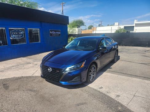 Used 2023 Nissan Altima 2.0 SR FWD image 3