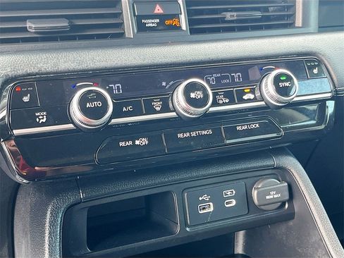 Used 2024 Honda Pilot Touring image 16