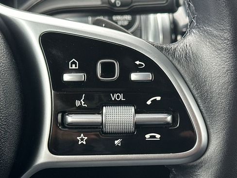 Used 2021 Mercedes-Benz GLB 250 4MATIC image 21