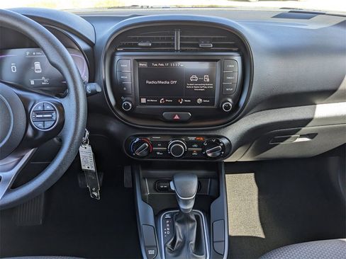 Certified 2025 Kia Soul LX image 17