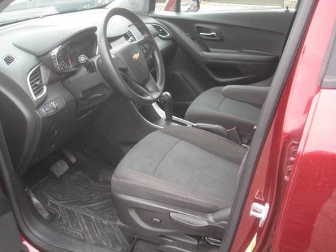Used 2021 Chevrolet Trax LS AWD/4WD image 14