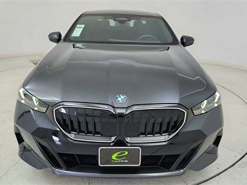 Used 2025 BMW 540i xDrive w/ Executive Package image 2