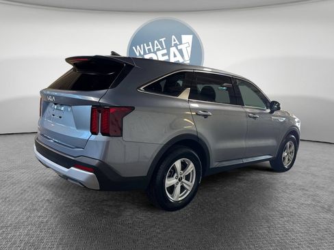 Certified 2024 Kia Sorento LX FWD image 3