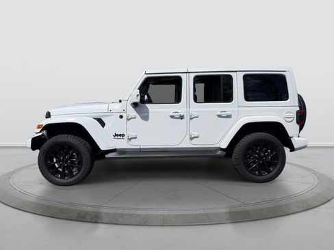 Used 2022 Jeep Wrangler Unlimited Sahara AWD/4WD image 4