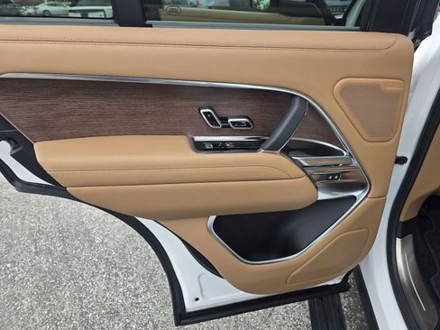 Used 2023 Land Rover Range Rover Autobiography image 19