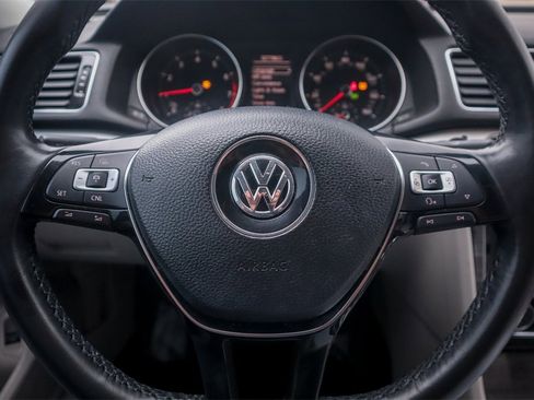 Used 2018 Volkswagen Passat 2.0T SE image 11