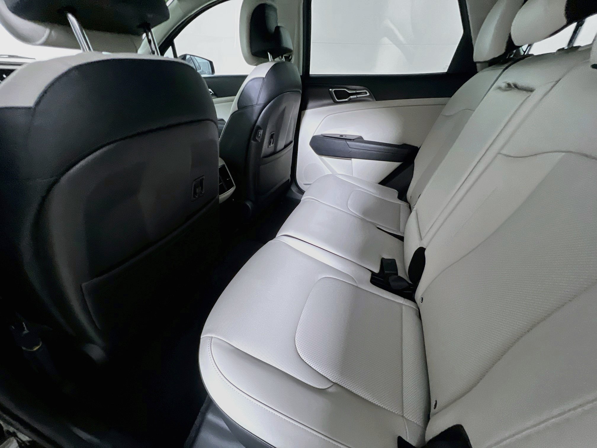 Used 2025 Kia Sportage EX w/ Premium Package FWD image 29