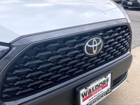 Used 2024 Toyota Corolla Cross LE image 34