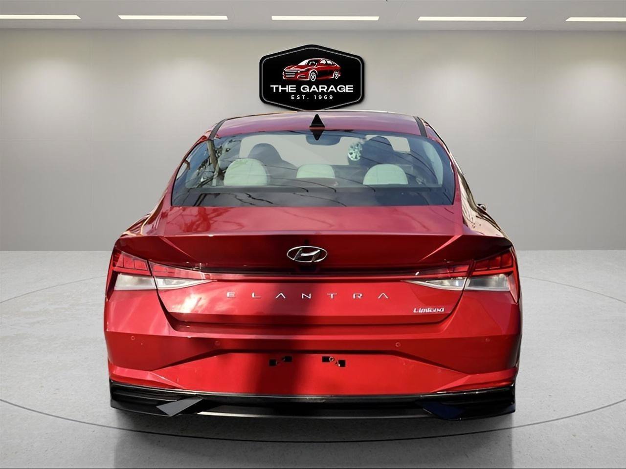 Used 2023 Hyundai Elantra Limited w/ Cargo Package FWD image 5