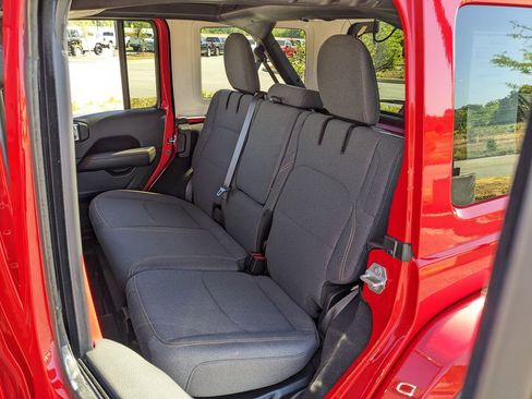 Certified 2025 Jeep Wrangler Unlimited Sahara AWD/4WD image 40