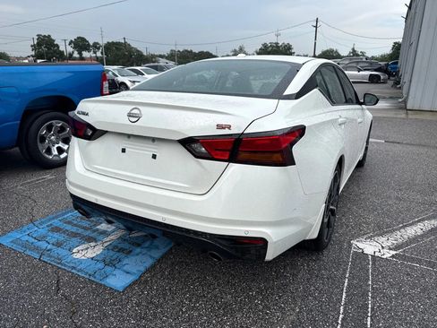 Used 2024 Nissan Altima 2.5 SR FWD image 8