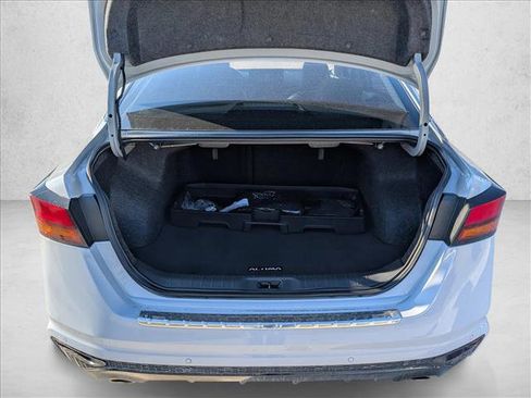 Used 2023 Nissan Altima 2.5 SR w/ SR Premium Package image 6