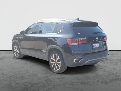 Used 2022 Volkswagen Taos SE FWD image 3