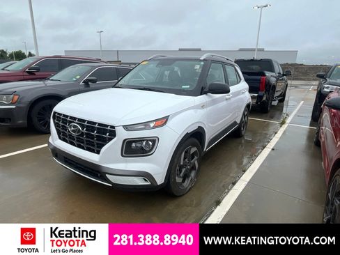 Used 2023 Hyundai Venue Limited FWD image 8