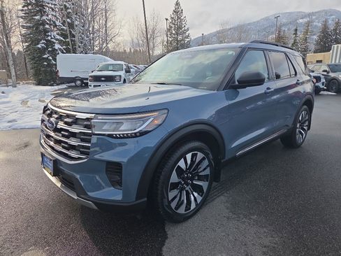 Used 2025 Ford Explorer Active image 2