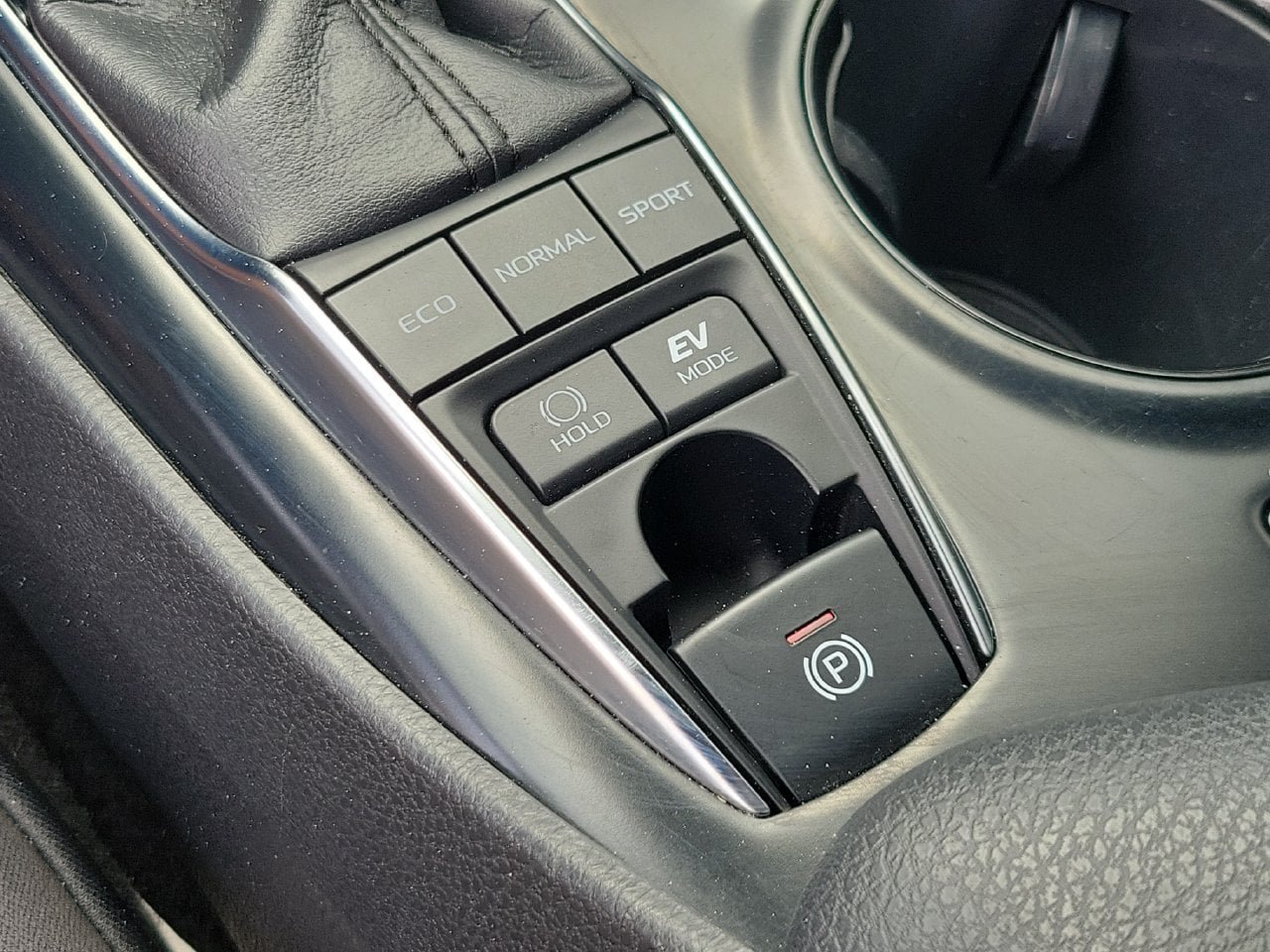 Used 2019 Toyota Camry LE FWD image 28