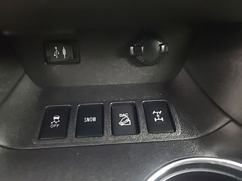 Used 2016 Toyota Highlander XLE AWD/4WD image 37