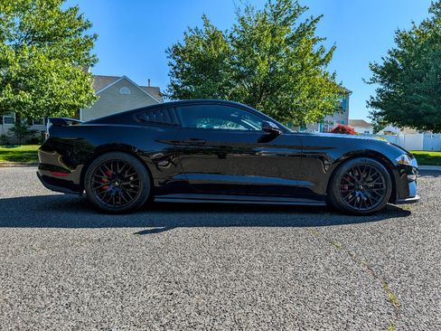 Used 2020 Ford Mustang GT Premium w/ GT Performance Package RWD image 4