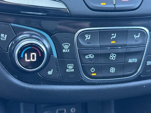 Used 2023 Chevrolet Equinox Premier FWD image 28