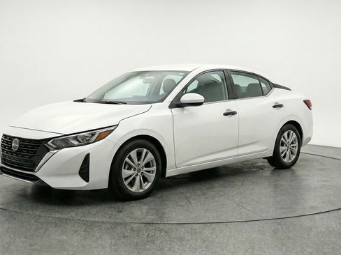 Used 2025 Nissan Sentra S image 2