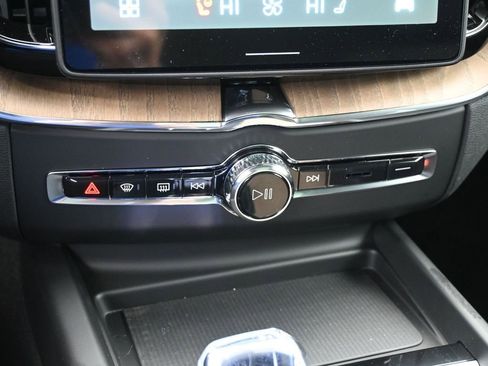 New 2026 Volvo XC60 B5 Core w/ Protection Package Premier image 11