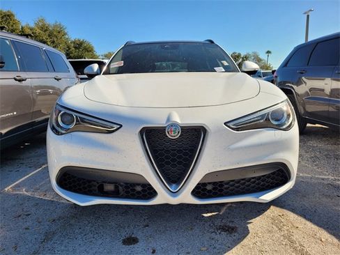 Used 2022 Alfa Romeo Stelvio Ti image 2