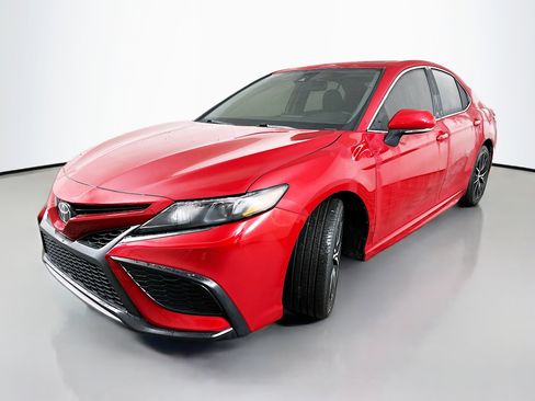 Used 2023 Toyota Camry SE w/ Convenience Package image 3