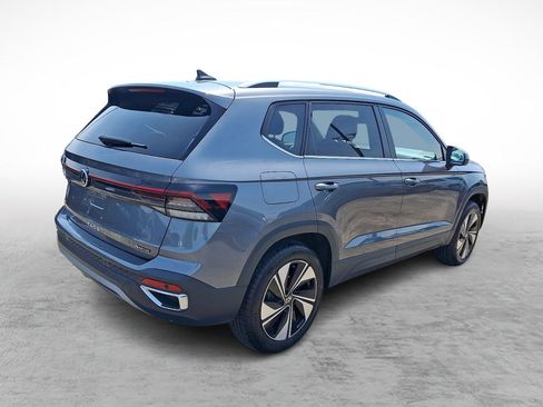 Used 2025 Volkswagen Taos SE AWD/4WD image 5