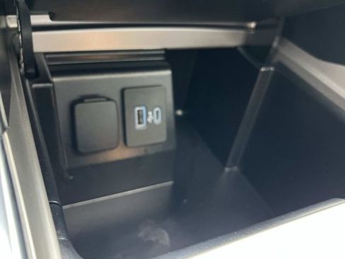 Used 2024 Ford Explorer XLT w/ Equipment Group 202A AWD/4WD image 41