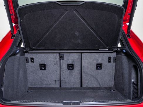 New 2026 Porsche Macan image 28