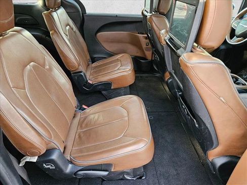 Used 2018 Chrysler Pacifica Limited w/ Tire & Wheel Group image 25