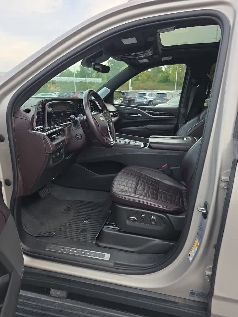 Used 2022 Cadillac Escalade ESV Sport Platinum w/ LPO, Floor Liner Package AWD/4WD image 5