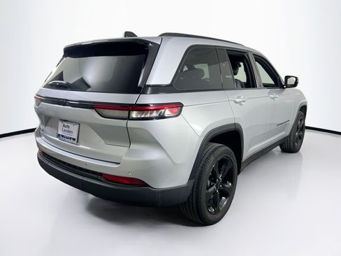 Used 2023 Jeep Grand Cherokee Altitude AWD/4WD image 5