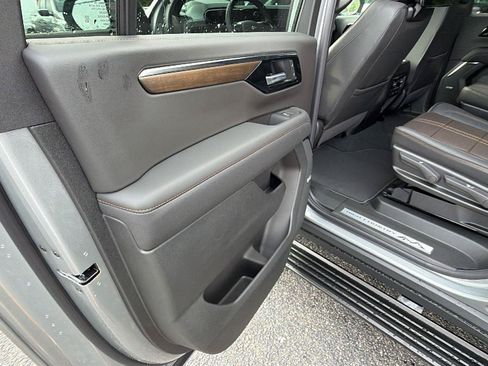 New 2026 Chevrolet Suburban High Country AWD/4WD image 19