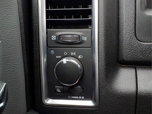 Used 2024 RAM 1500 Classic SLT AWD/4WD image 19