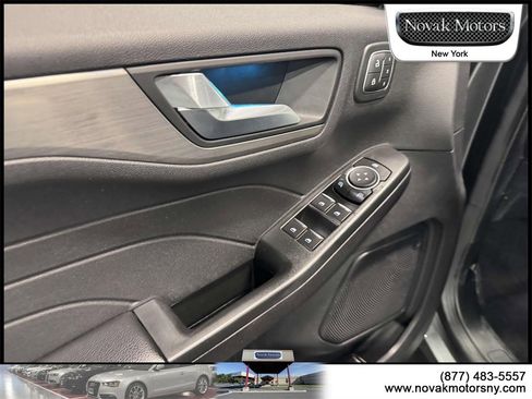 Used 2022 Ford Escape Titanium image 13