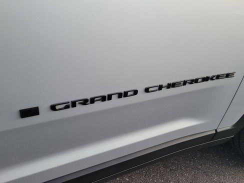 Certified 2024 Jeep Grand Cherokee L Altitude image 6