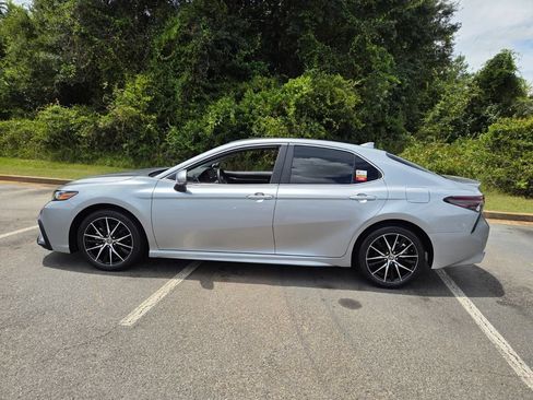 Used 2024 Toyota Camry SE FWD image 4