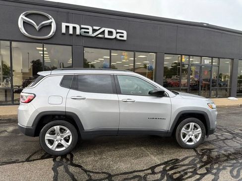 Used 2023 Jeep Compass Latitude w/ Convenience Group AWD/4WD image 8