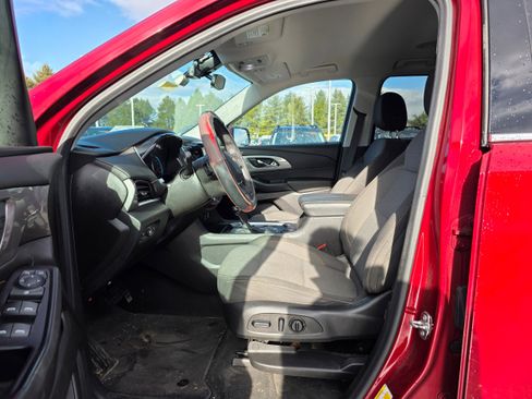 Used 2020 Chevrolet Traverse LT image 19