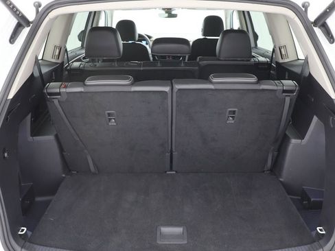 Used 2025 Volkswagen Atlas SE image 30