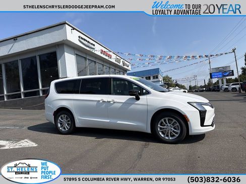 New 2027 Chrysler Pacifica Select w/ Family Tech Group AWD/4WD image 9