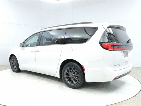 Used 2021 Chrysler Pacifica Touring w/ S Appearance Package image 5